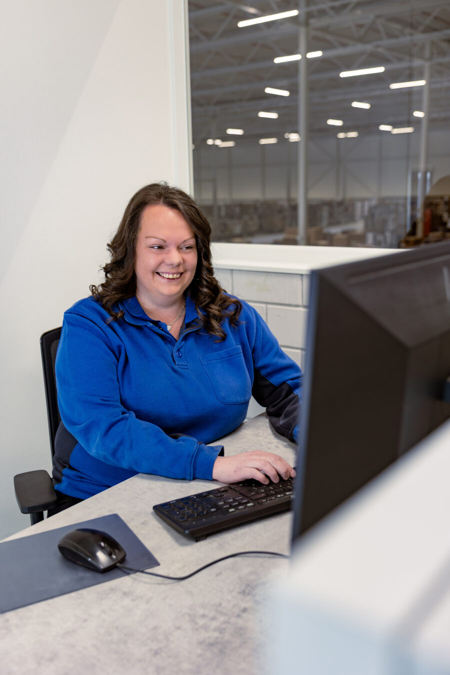 Kelly Magazijnmedewerkster computer