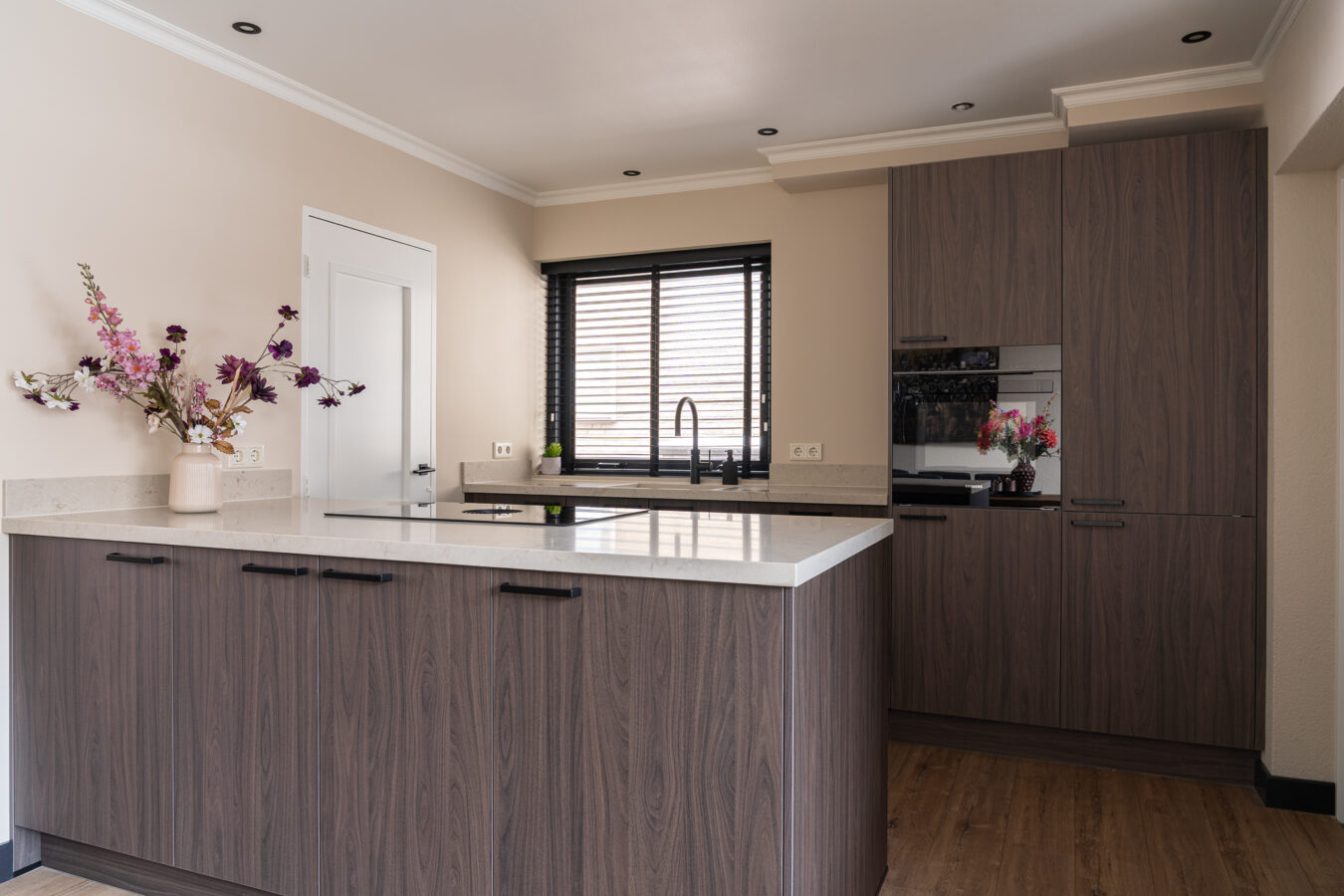 Donker houten leefkeuken familie Spikmans - van der Linden