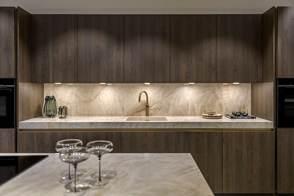 Houtlook keuken met eiland