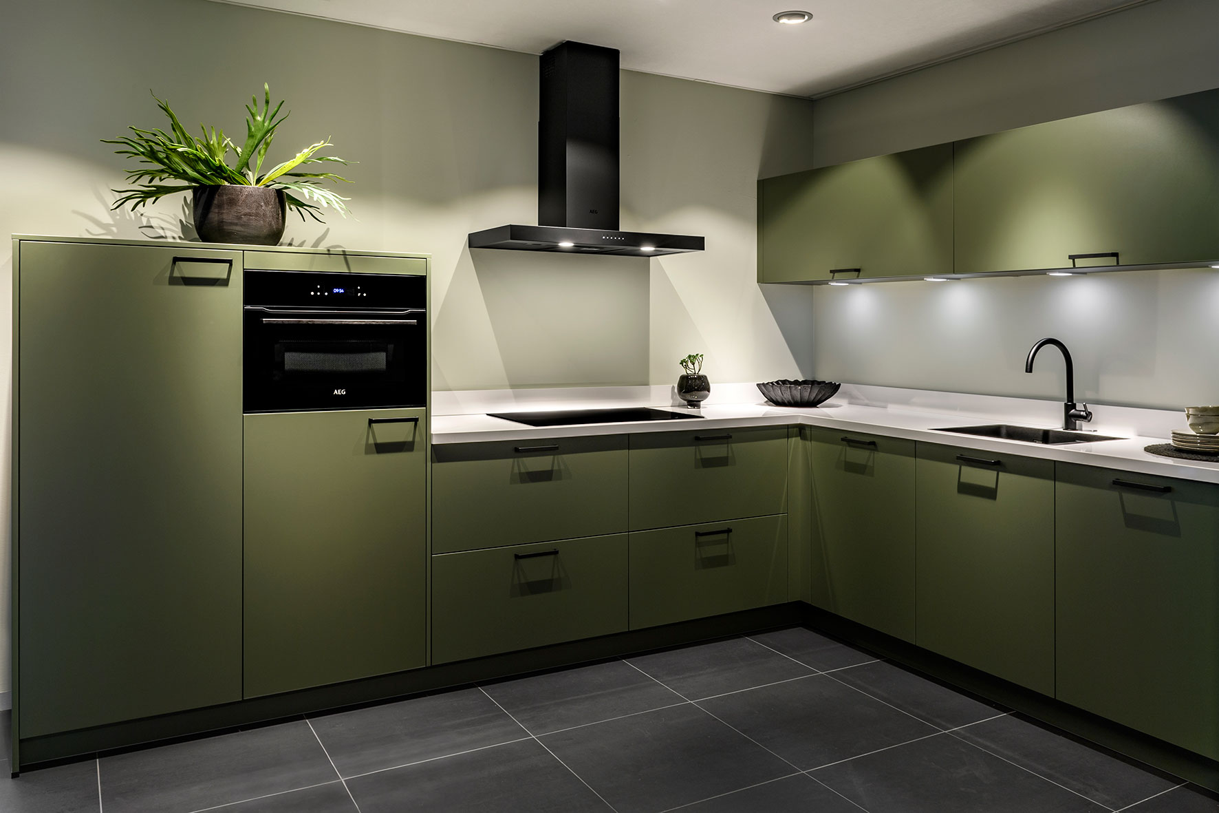 Groene keuken met greep