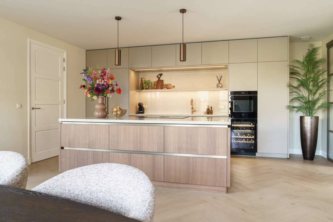 Wame leefkeuken met ruim kookeiland