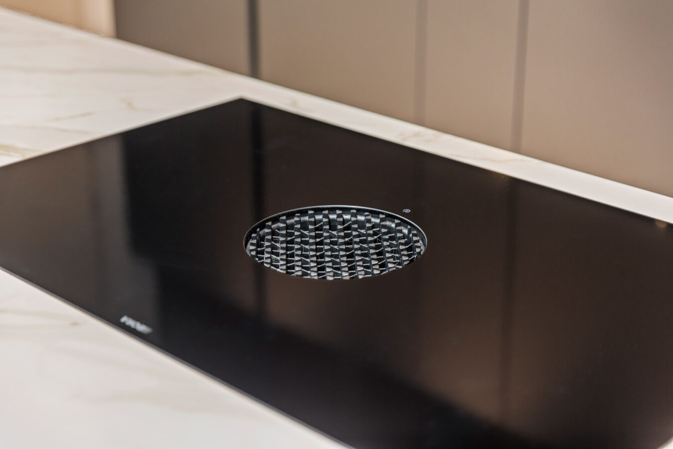 Familie Humureanu BORA inductiekookplaat met afzuiging