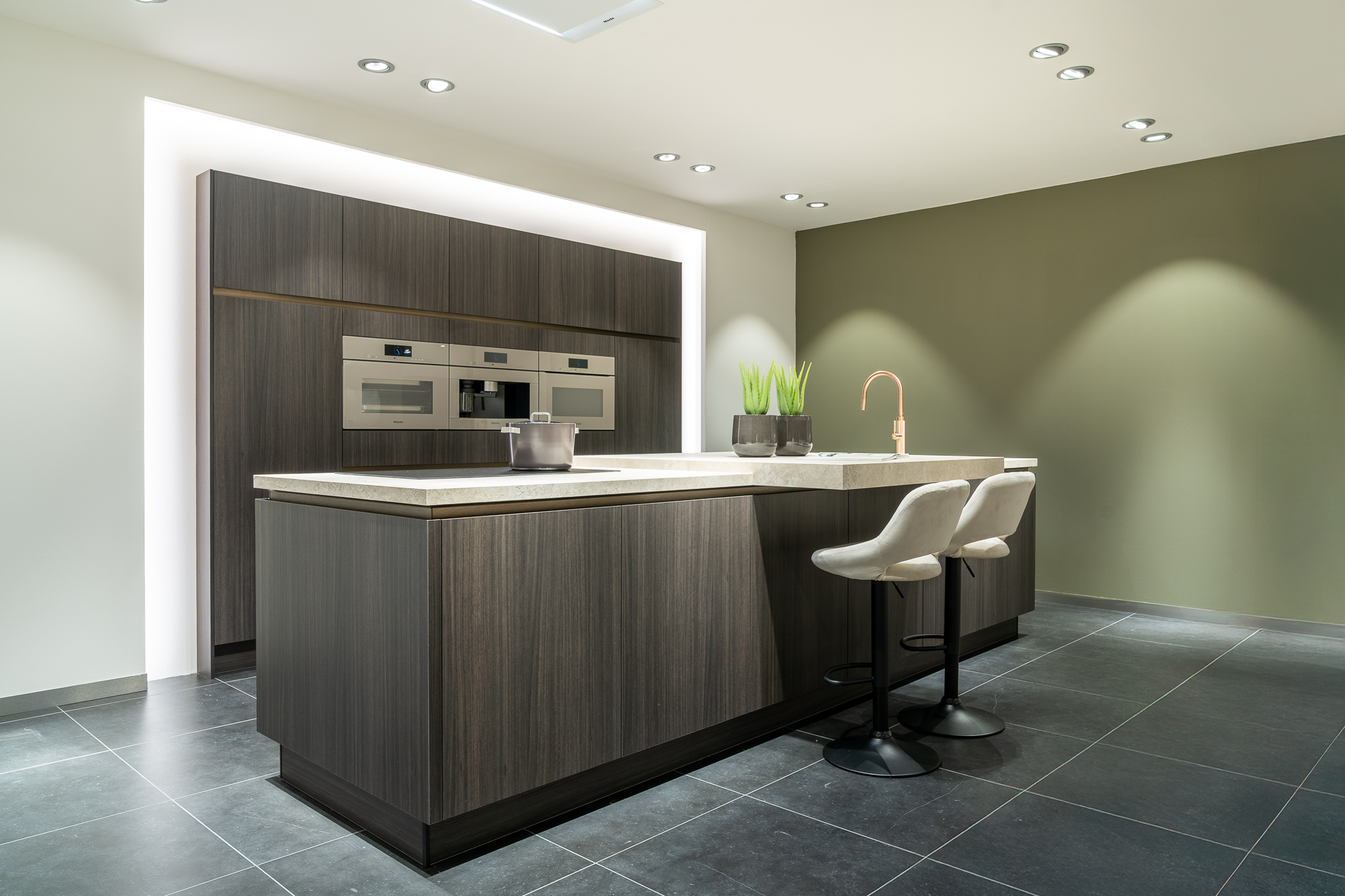 Luxe houtlook eilandkeuken